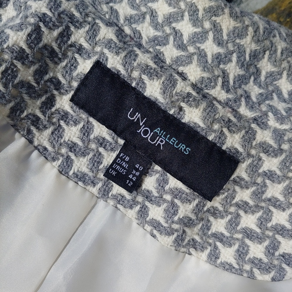 Pretty Gray Button Up Jacket With Big Buttons - image 6